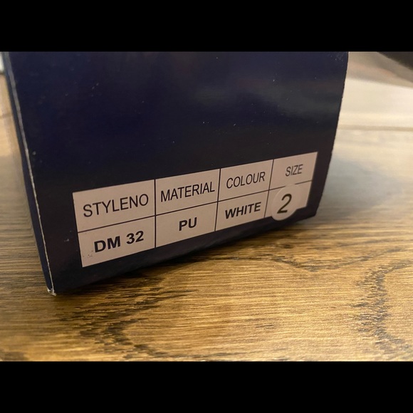 Baby girl shoes bundle - sizes 2-4 baby - Picture 4 of 5